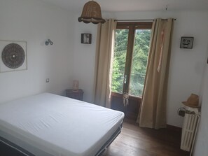 6 chambres, fer et planche à repasser, lit parapluie, Wi-Fi gratuit