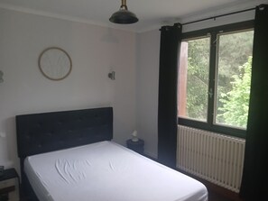 6 bedrooms, iron/ironing board, travel cot, free WiFi -  LOCATION MAISON FAMILIALE – NESTE BAROUSSE 🌿 (Saint-Laurent-de-Neste)