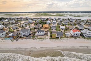 Beach nearby - Second To None: Brand-New Luxury Retreat with Ocean Views, Pool & Hot Tub (Murrells Inlet)