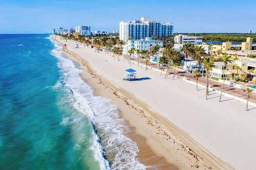 Oceanside Beach House-Parking-4 Bedrm-3 Bath-for 8