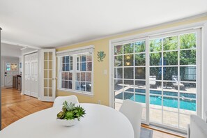 Dining - 3BR with POOL, Hot Tub, 2 baths, open kitchen, pkg (Rehoboth Beach)