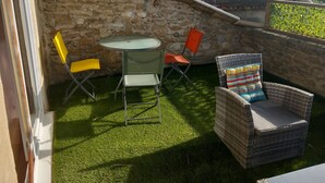 A small patio area with a round table, two chairs, and a wicker sofa. - 1 BEDROOM STUDIO GRILLON 2 STEPS FROM THE CENTER (Grillon)
