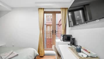 Iron/ironing board, WiFi, bed sheets