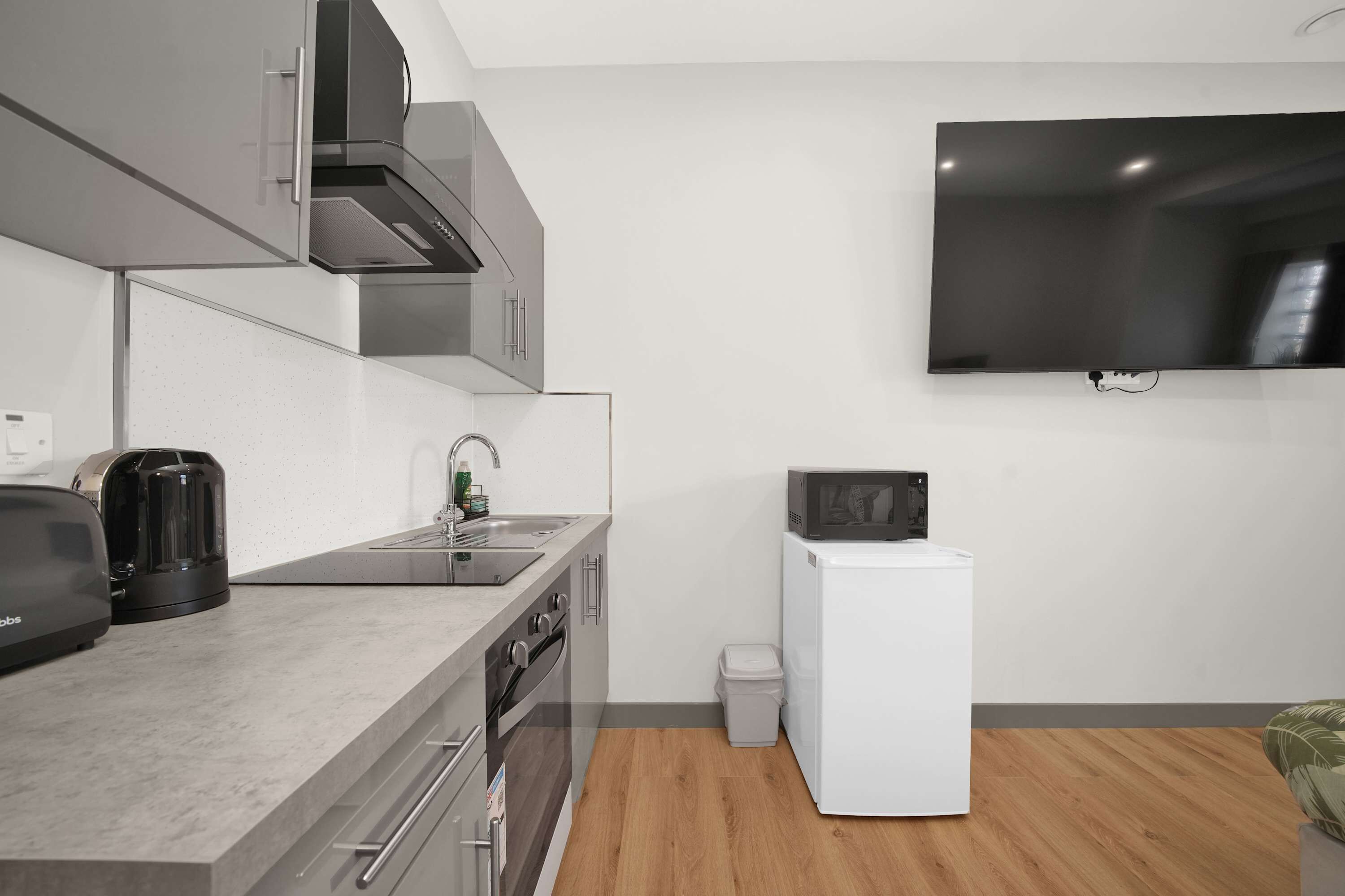 Microwave, oven, stovetop, coffee/tea maker