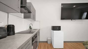Microwave, oven, stovetop, coffee/tea maker