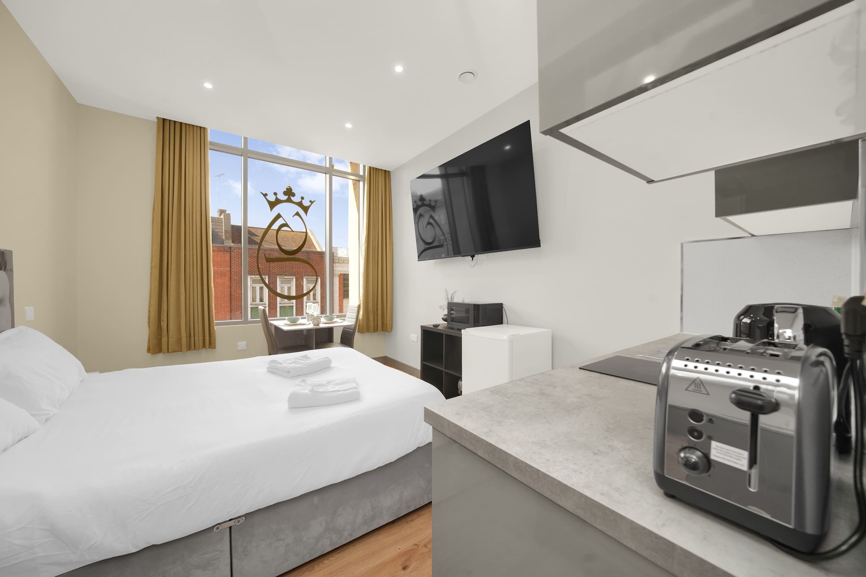 Iron/ironing board, WiFi, bed sheets