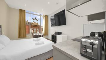 Iron/ironing board, WiFi, bed sheets