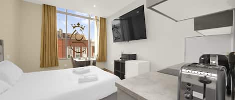 Iron/ironing board, WiFi, bed sheets