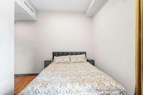 Modern Ilford Double Room w/ Rooftop Bar Access