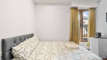 Iron/ironing board, WiFi, bed sheets