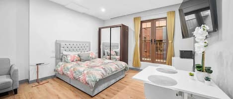 Iron/ironing board, WiFi, bed sheets