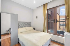BĂŒgeleisen/BĂŒgelbrett, WLAN, BettwĂ€sche