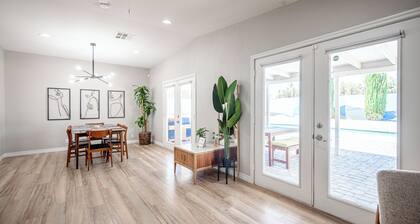 𝜗 Paradise Palms, a Mid Century Oasis near STRIP