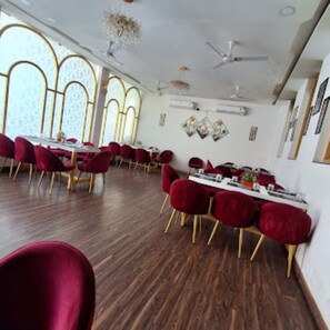 Dining - Lakeview Resort (Talawali)