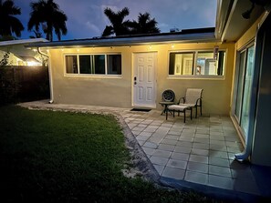 Terrace/patio - Oakland Park Private Suite: Backyard Entry, Office, Bath, and Patio (Oakland Park)