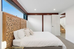 Room - Bale Bengong Escape: Tranquil Poolside living (Barrack Point)