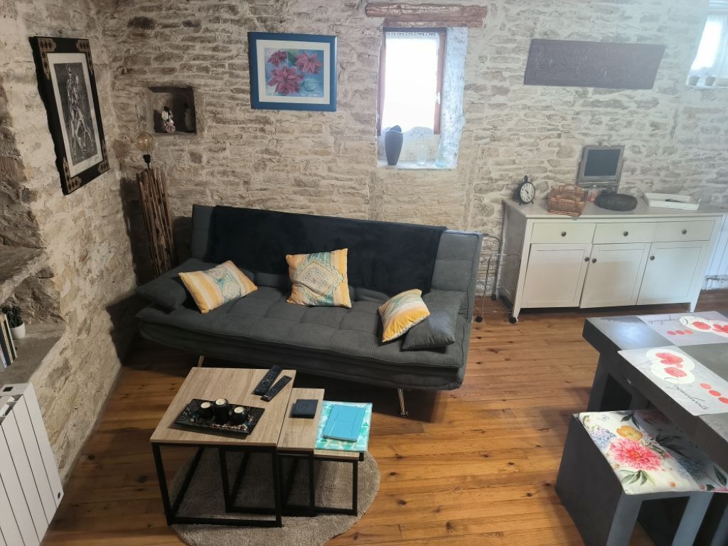 TV, DVD-spiller, bøker og filmbibliotek