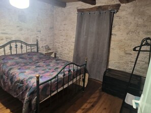 2 bedrooms, iron/ironing board