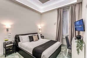 Deluxe Double Room | In-room safe, iron/ironing board, free WiFi - Adriana 5 Luxury rooms (Roma)