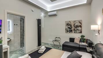 Deluxe-Doppelzimmer | Zimmersafe, Bügeleisen/Bügelbrett, kostenloses WLAN