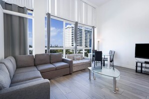 Living area - B12- Waterfront 2BR  | Bay Views & Sunset (Miami Beach)