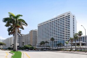 Exterior - B12- Waterfront 2BR  | Bay Views & Sunset (Miami Beach)