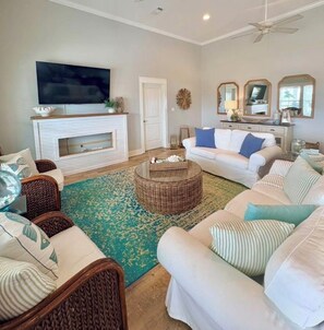 Smart TV - Panoramic ocean views! Mini golf, pickleball, tiki bar, fire pit and fireplace (Bolivar Peninsula)