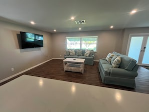 Smart TV - Fully Renovated Private Unit w/ Shared Heated Pool (Cape Coral)