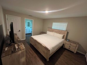 3 bedrooms, desk, iron/ironing board, WiFi - Fully Renovated Private Unit w/ Shared Heated Pool (Cape Coral)