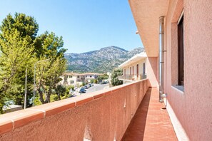 Property grounds - Dommo Manna - Three Bedroom Apartment, Sleeps 6 (Orosei)