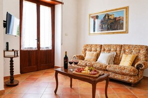 Smart TV - Dommo Manna - Three Bedroom Apartment, Sleeps 6 (Orosei)