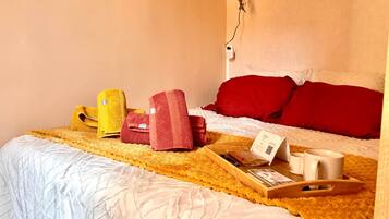 WiFi, bed sheets