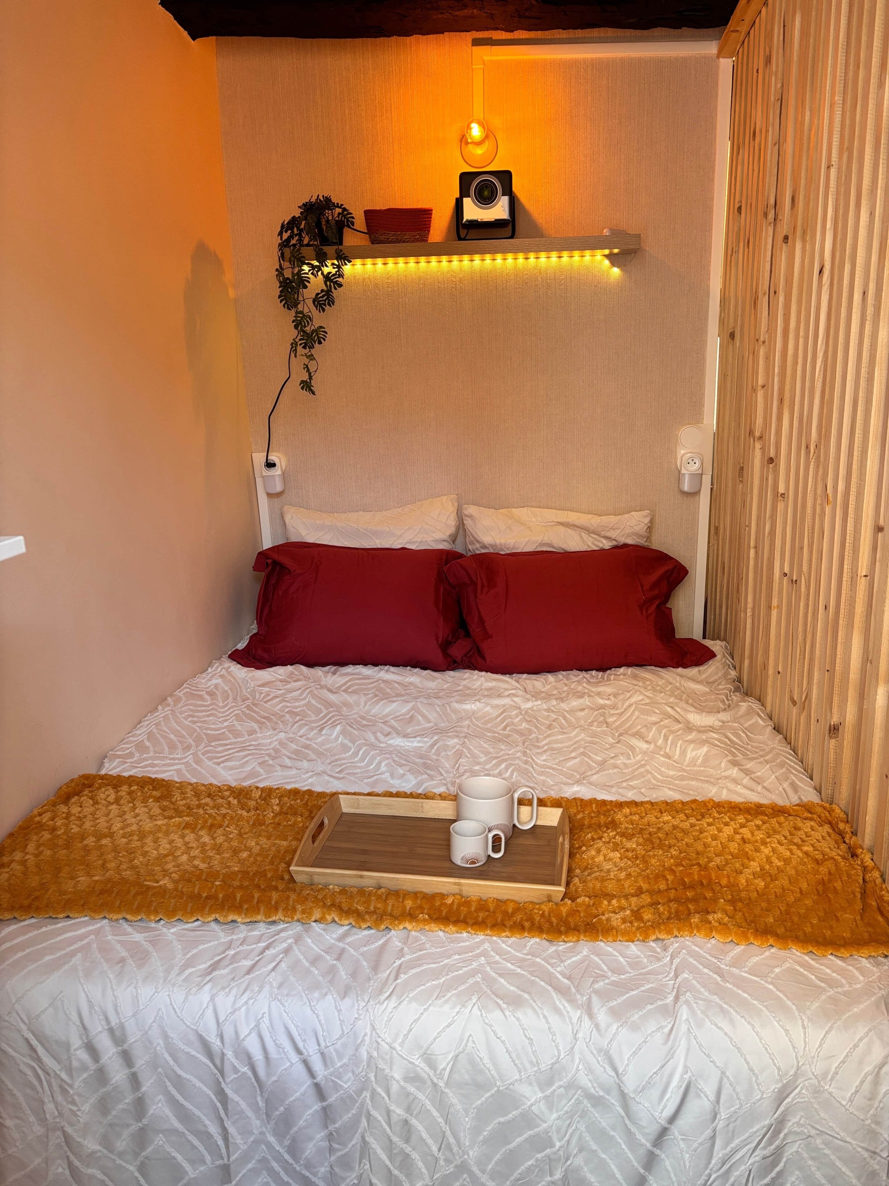WiFi, bed sheets