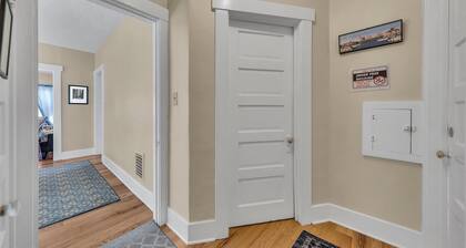 3-Bedroom w/ Balcony & Parking in Buffalo – Near Shops & Cafés, Pet-Friendly