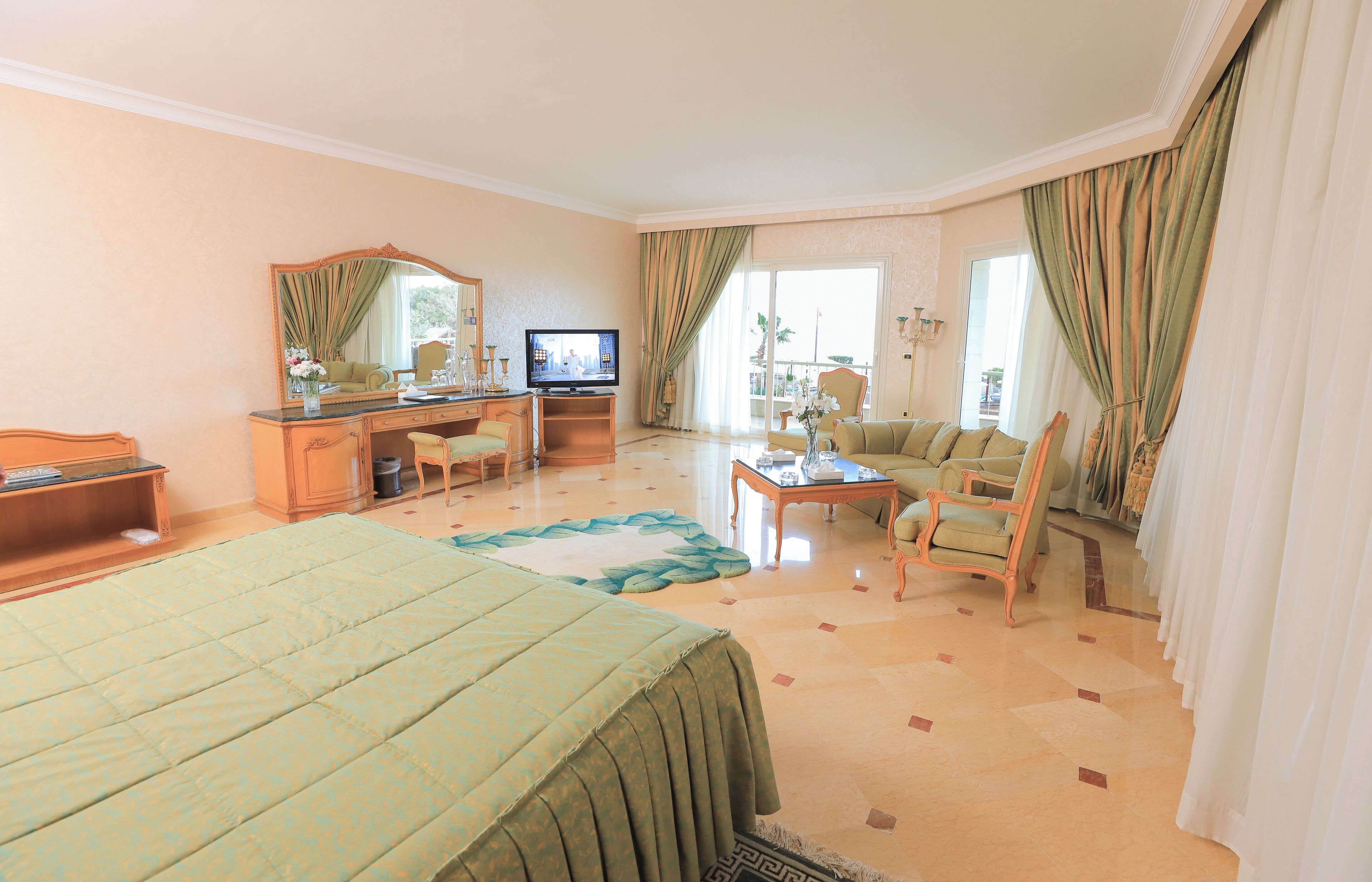 In-room safe, iron/ironing board