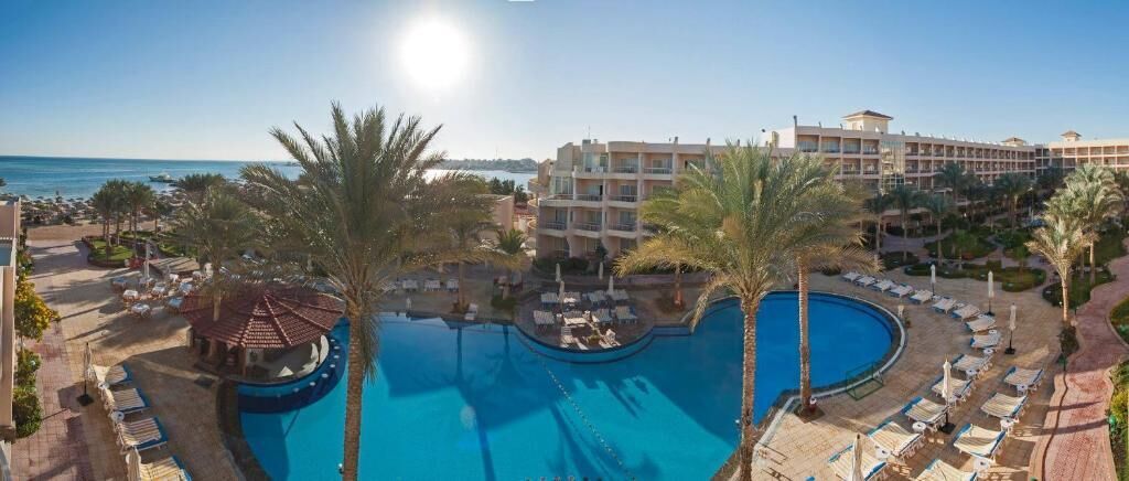 2 outdoor pools, pool umbrellas, pool loungers
