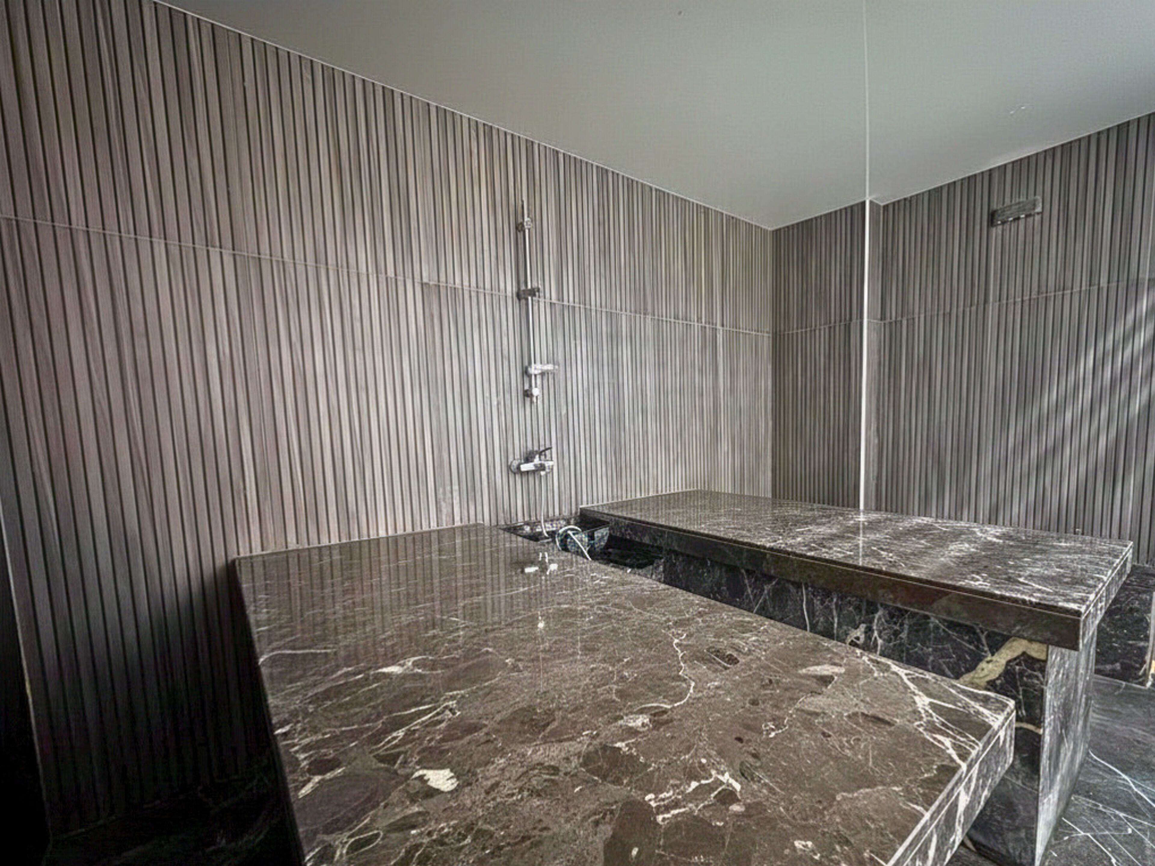 Couples treatment room(s), hot stone massages, deep-tissue massages