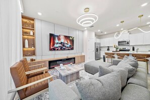 Living area - 5BR house at Windsor Cay resort, sleeps 14 (Clermont)