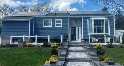 Spacious 5-bedroom house in Farmingdale Village near from Bethpage Black