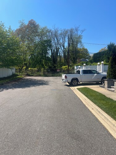 Spacious 5-bedroom house in Farmingdale Village near from Bethpage Black