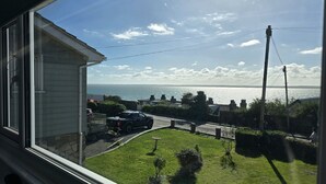 A residential area with a house, a parked truck, and a grassy yard. - Hill Head Beach-side Cottage with Hot Tub, Large Garden and Sea Views 5bed slp12 (Fareham)