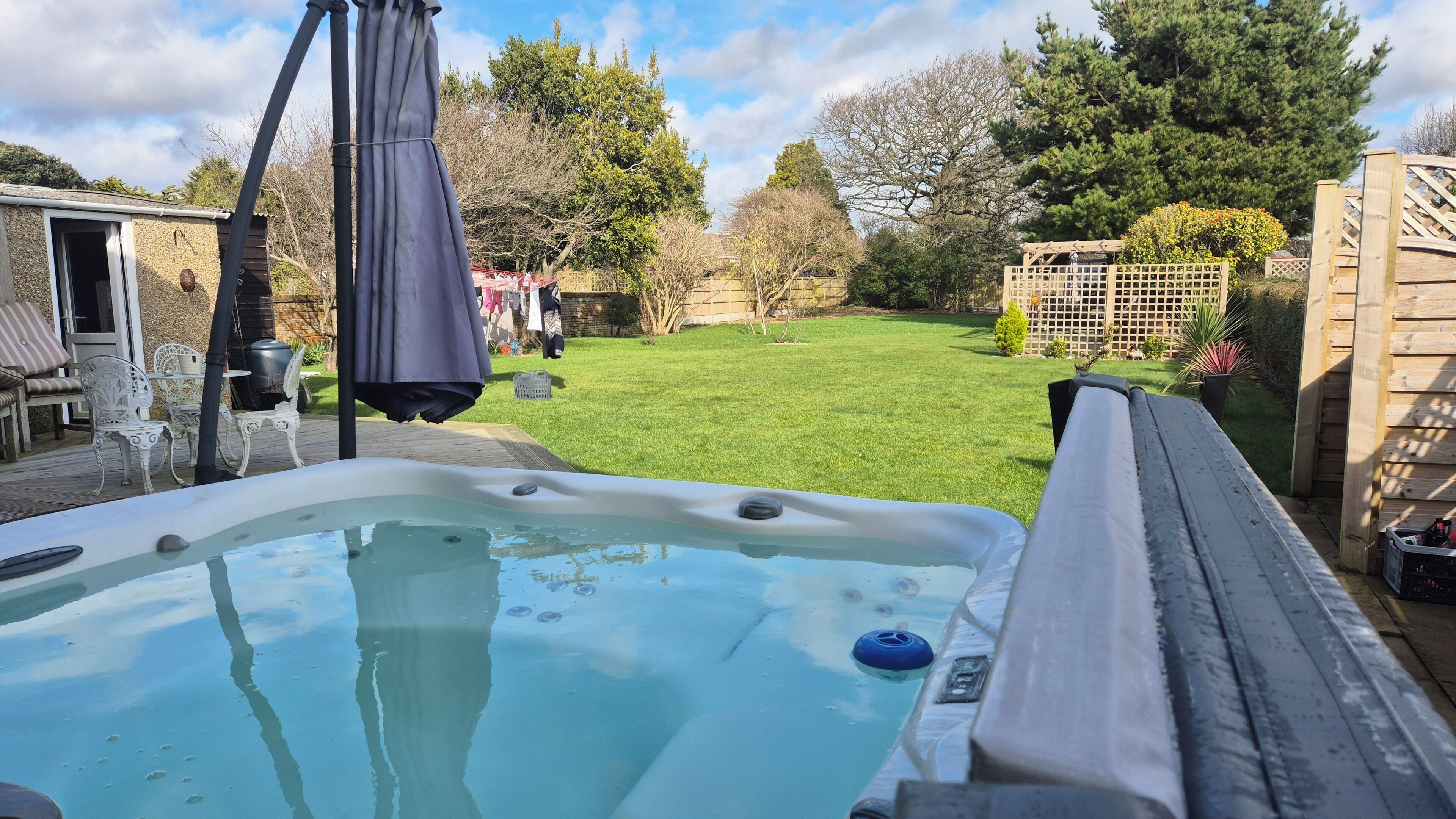 Outdoor spa tub