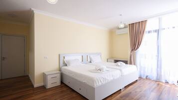1 bedroom, desk, free WiFi