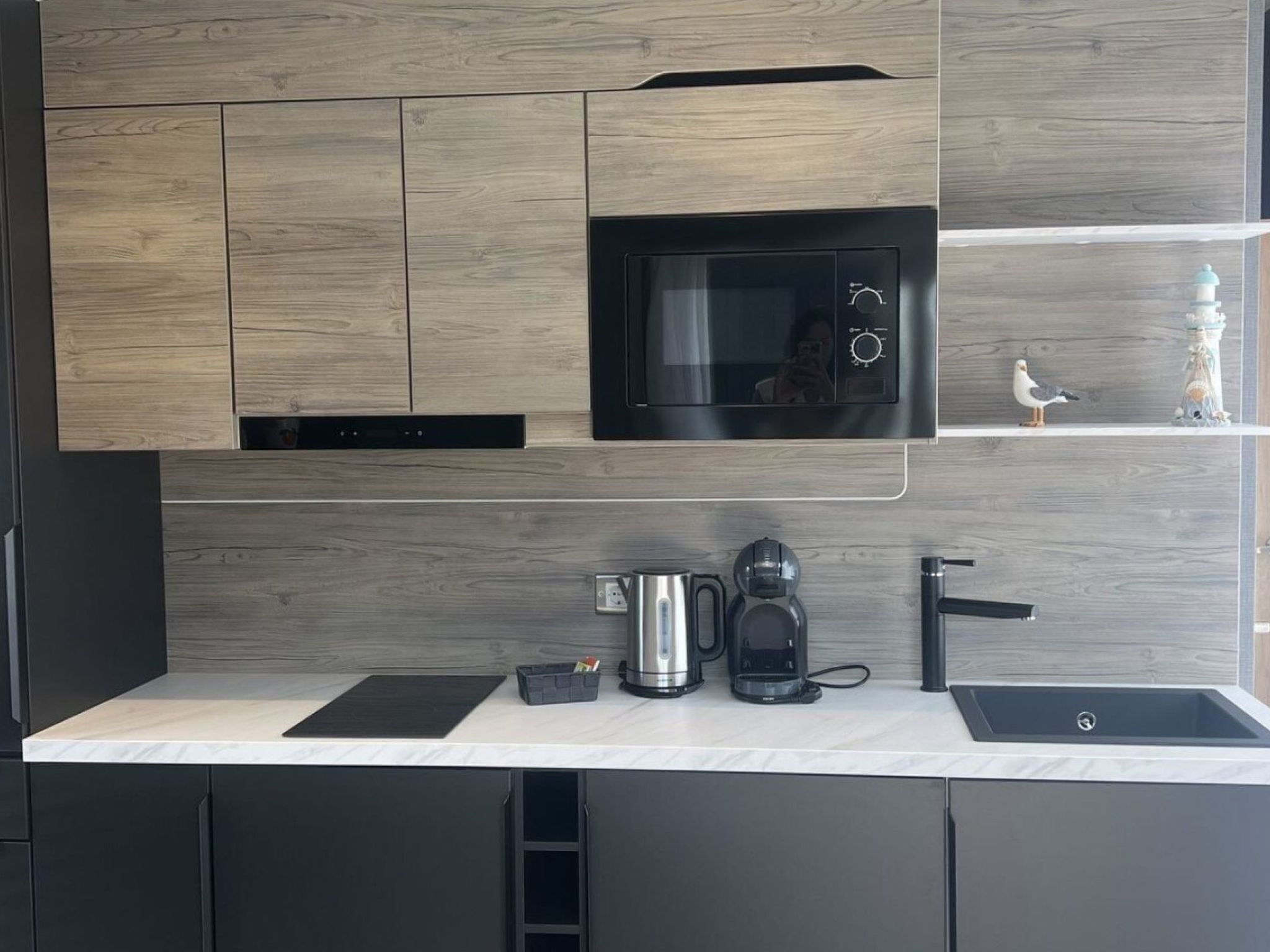 Fridge, cookware/dishes/utensils
