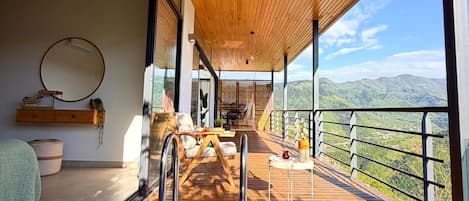 Maison, piscine privée, vue montagne | Terrasse/Patio