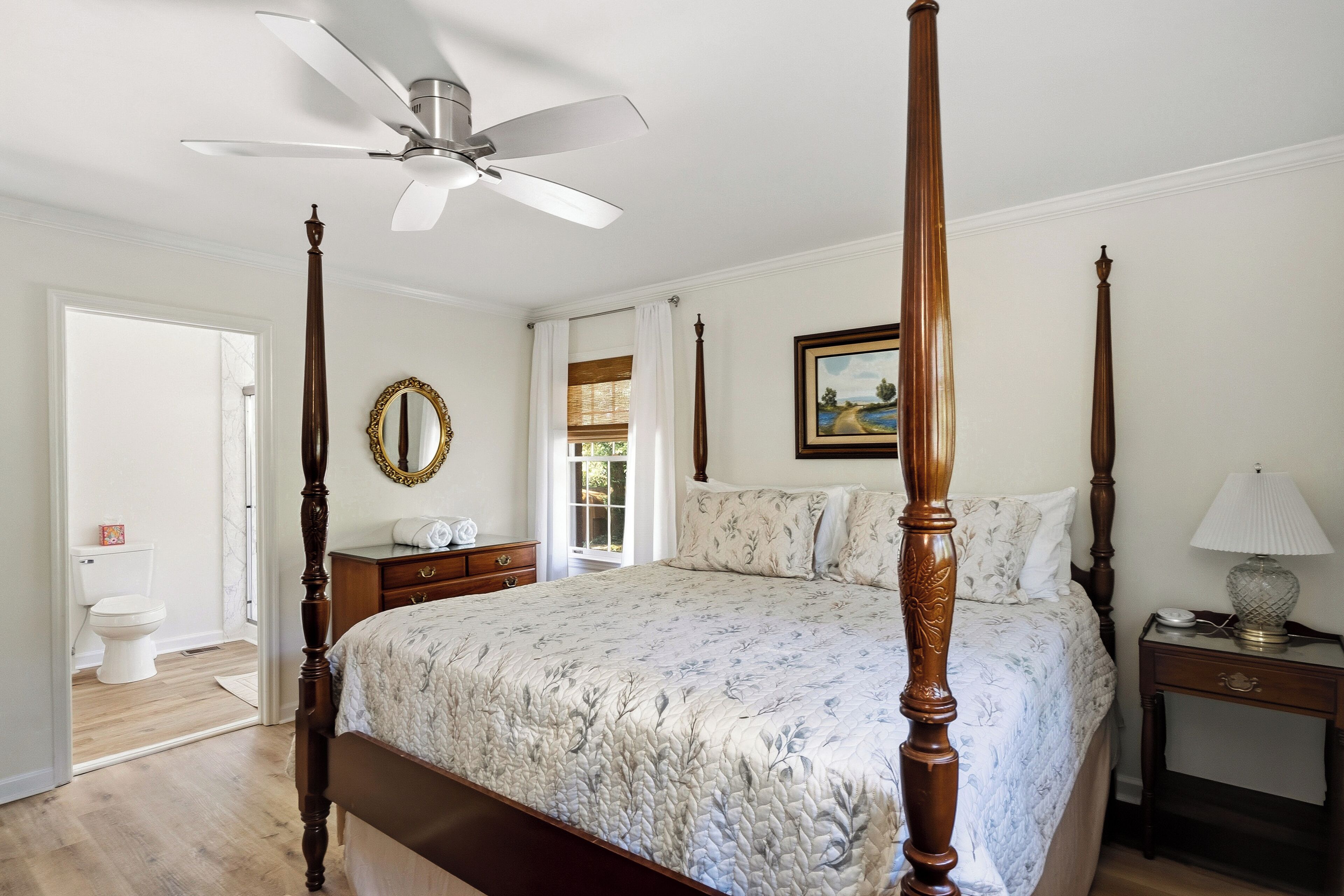 4 bedrooms, desk, iron/ironing board, WiFi