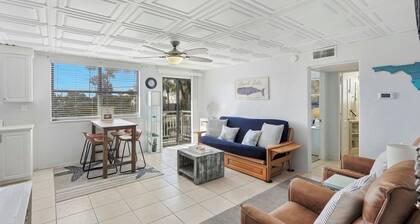 *Steps to Beach|Spotless|Walkable Area|Pool*