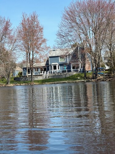 Lake House in North Attleboro, 19 mins to Gillette Stadium, 20 mins Providence