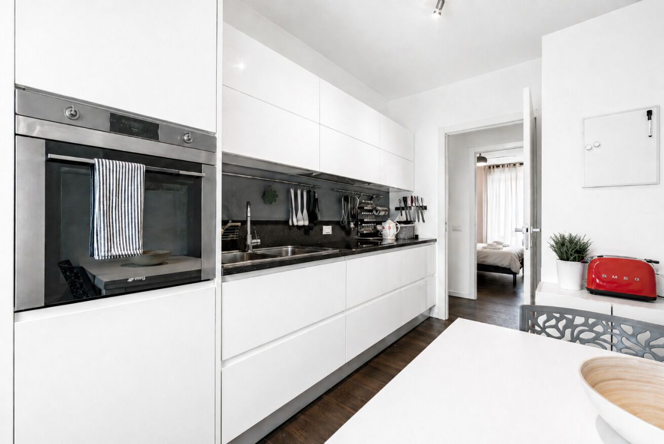Kühlschrank, Mikrowelle, Geschirrspüler, Toaster
