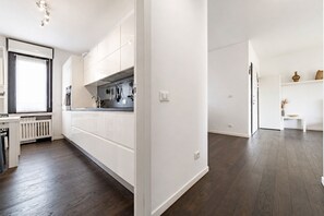 Fridge, microwave, dishwasher, toaster - 1 minute's walk from the tram stop for the Duomo (Milan)